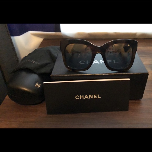 Tortoise Chanel sunglasses - Picture 2 of 2
